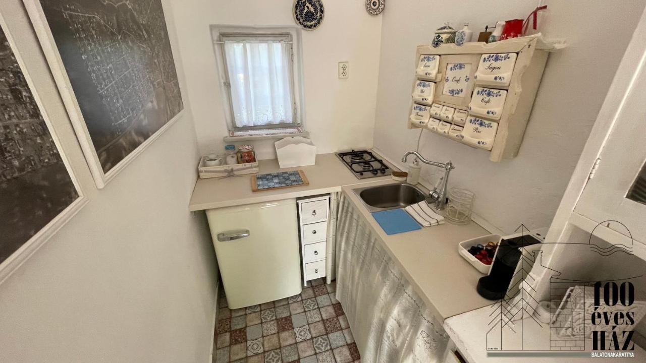 100 Eves Haz Villa Balatonakarattya Exteriör bild
